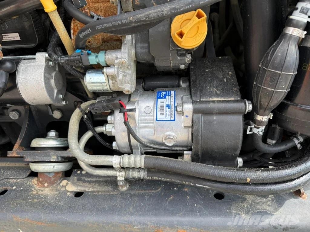 Bobcat T650 bucket & Forks Full option Φορτωτάκια