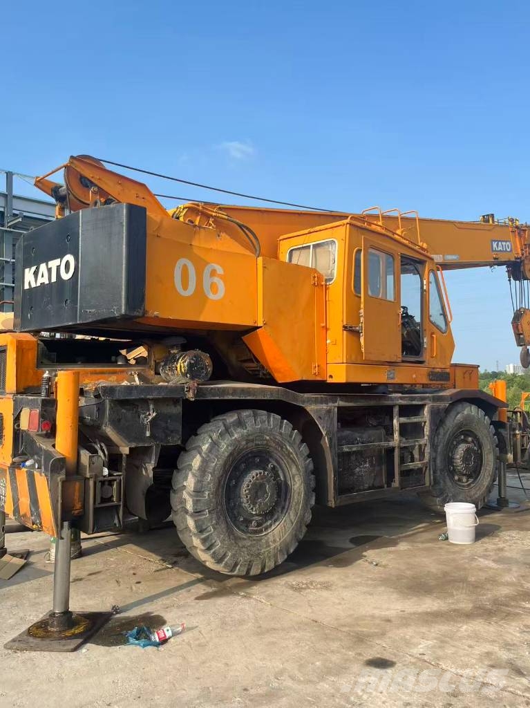 Kato 06 Kompakts pacēlājs ar rotējošu strēli