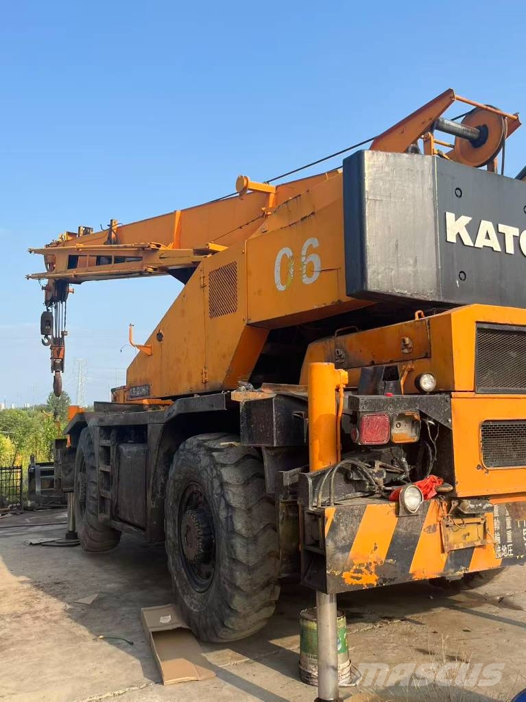 Kato 06 Kompakts pacēlājs ar rotējošu strēli