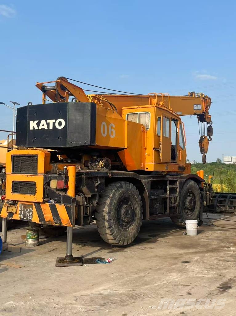 Kato 06 Kompakts pacēlājs ar rotējošu strēli