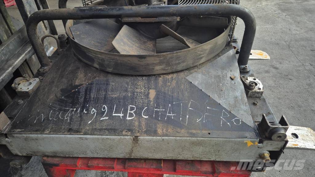 Liebherr A 924 B Litronic ラジエター