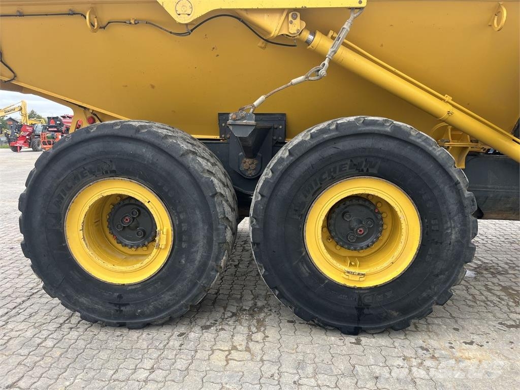Komatsu HM300-5EO عربات نقل قلابة للمواقع