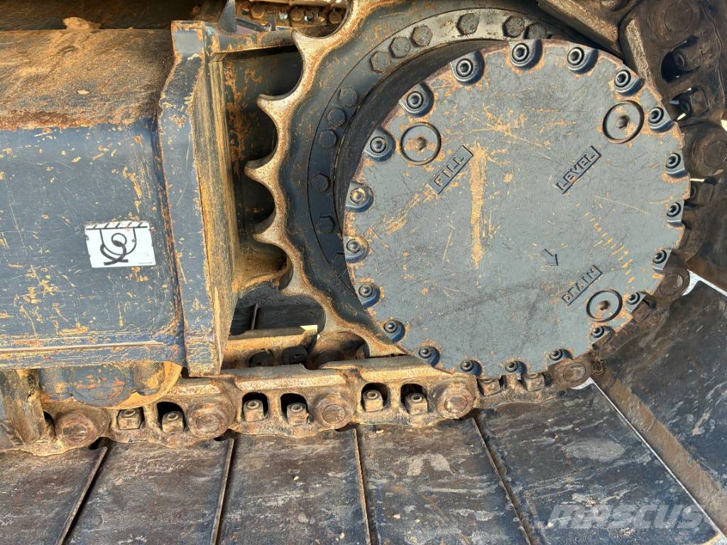 Kobelco SK210LC-11E Kāpurķēžu ekskavatori