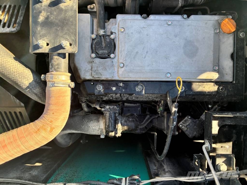 Kobelco SK210LC-11E Kāpurķēžu ekskavatori