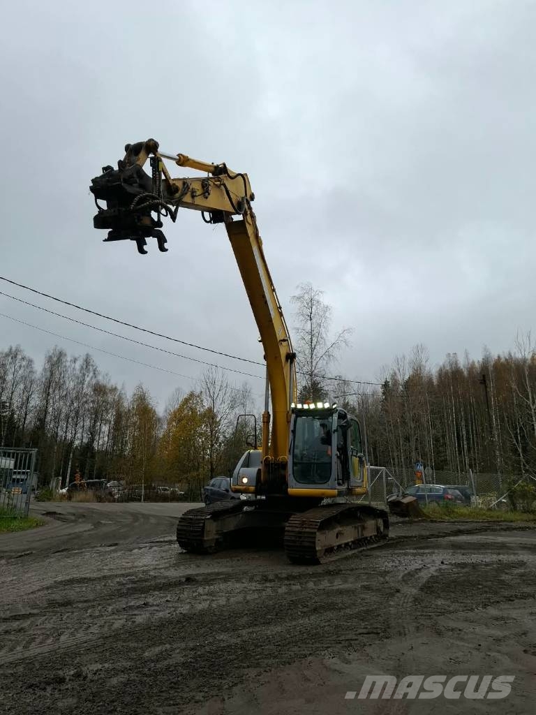 New Holland E 215 Raupenbagger
