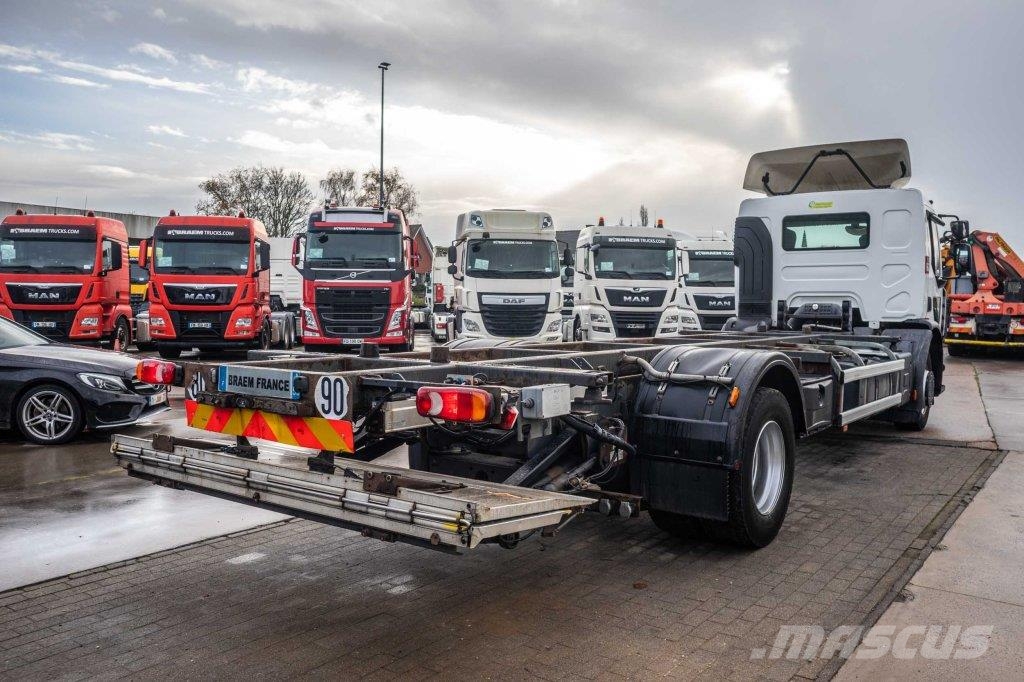 Renault D19 WIDE 320 DXI Camiones desmontables