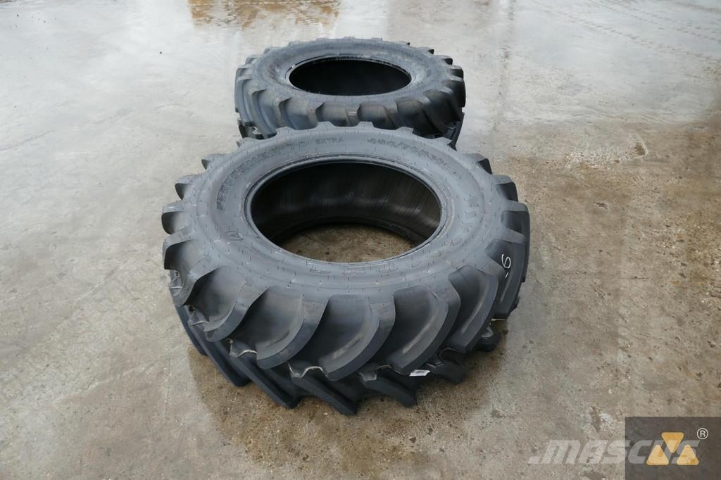 Firestone 480/70R30 Banden, wielen en velgen