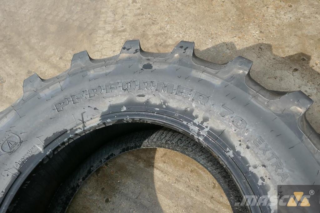 Firestone 480/70R30 Banden, wielen en velgen