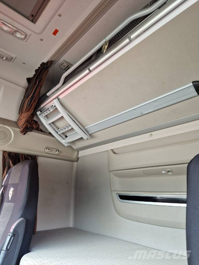 DAF XF 530 6x2 boogie 628000km Влекачи