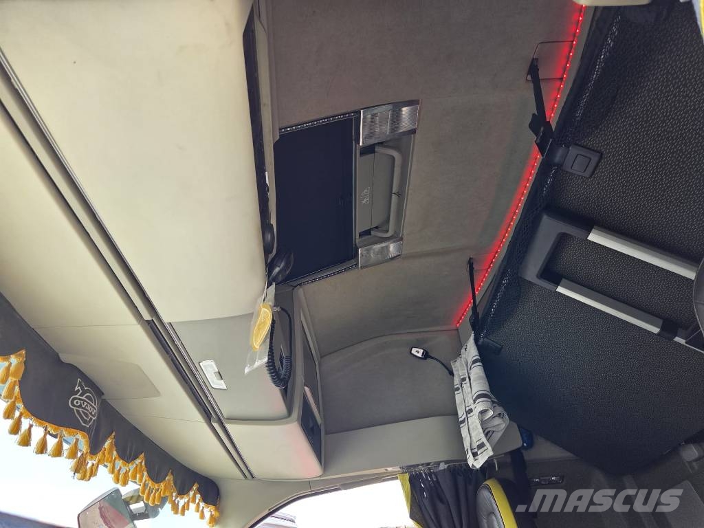Volvo FH16 750KM 8x4 400000km tridem Dragbilar