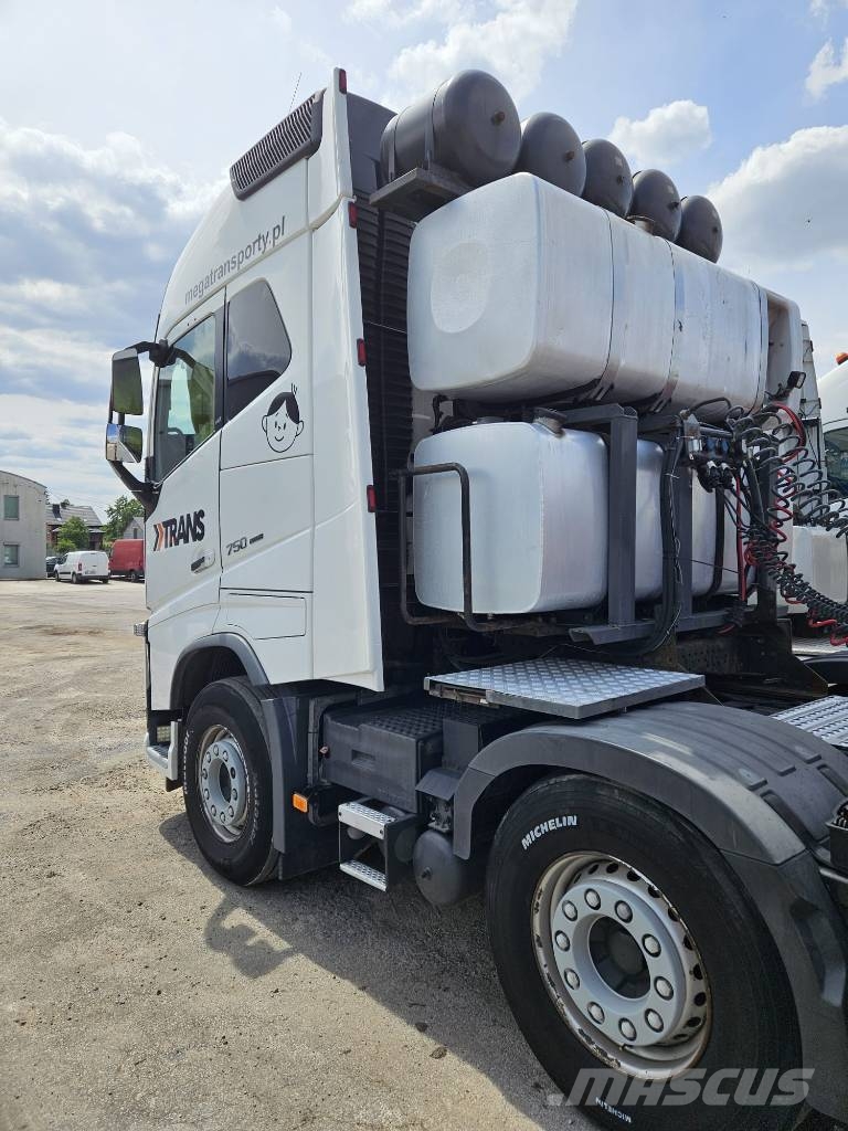 Volvo FH16 750KM 8x4 400000km tridem Dragbilar