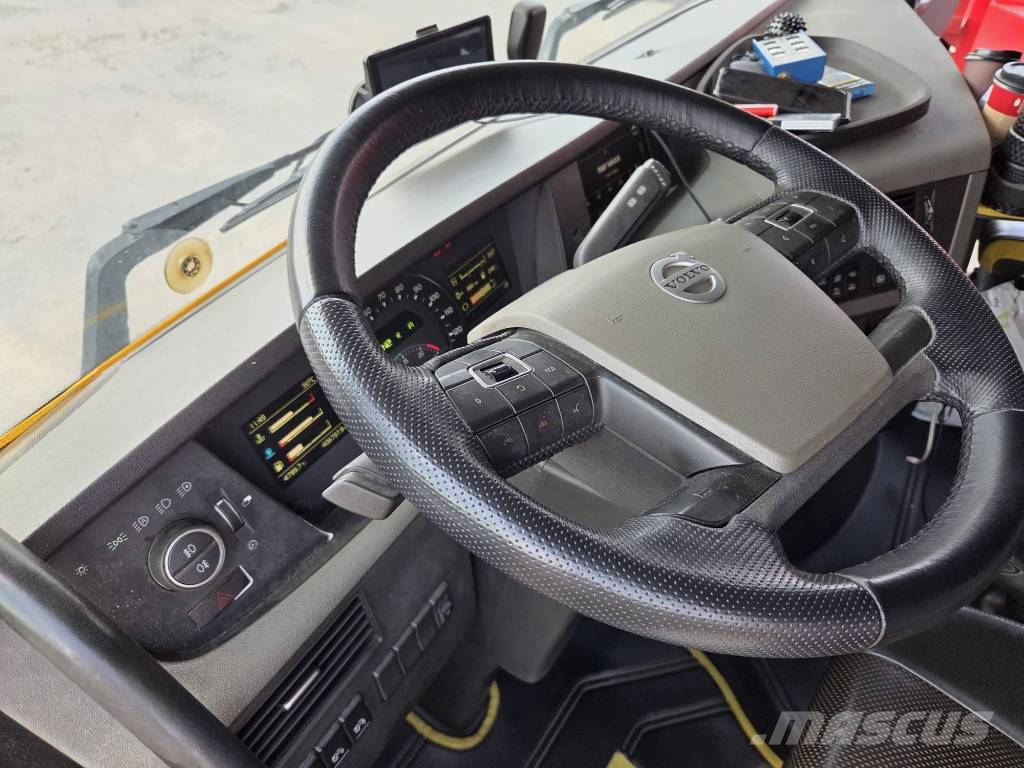 Volvo FH16 750KM 8x4 400000km tridem Dragbilar