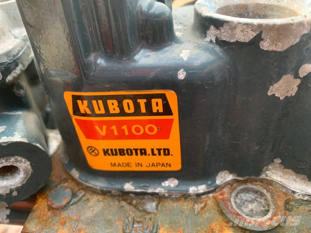 Kubota V1100 엔진