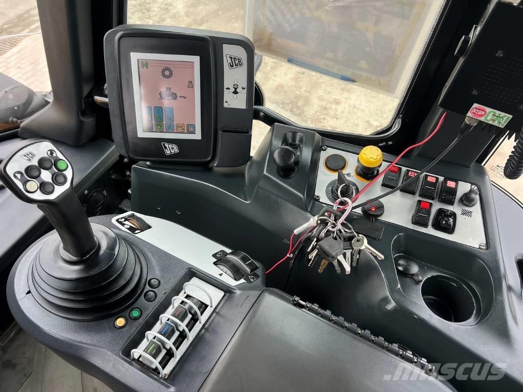 JCB Fastrac 3230 xtra Traktorid