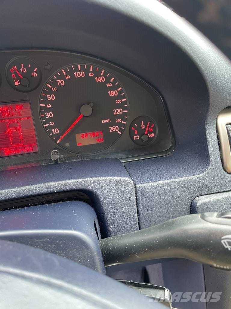 Audi A6 Quattro 2.8 汽車