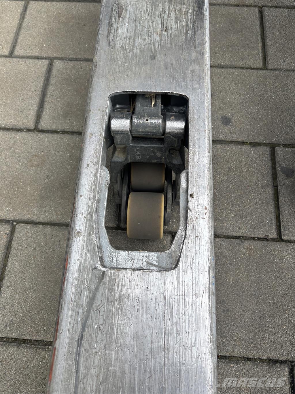 Still FXV14 Ajettavat pinoamisvaunut