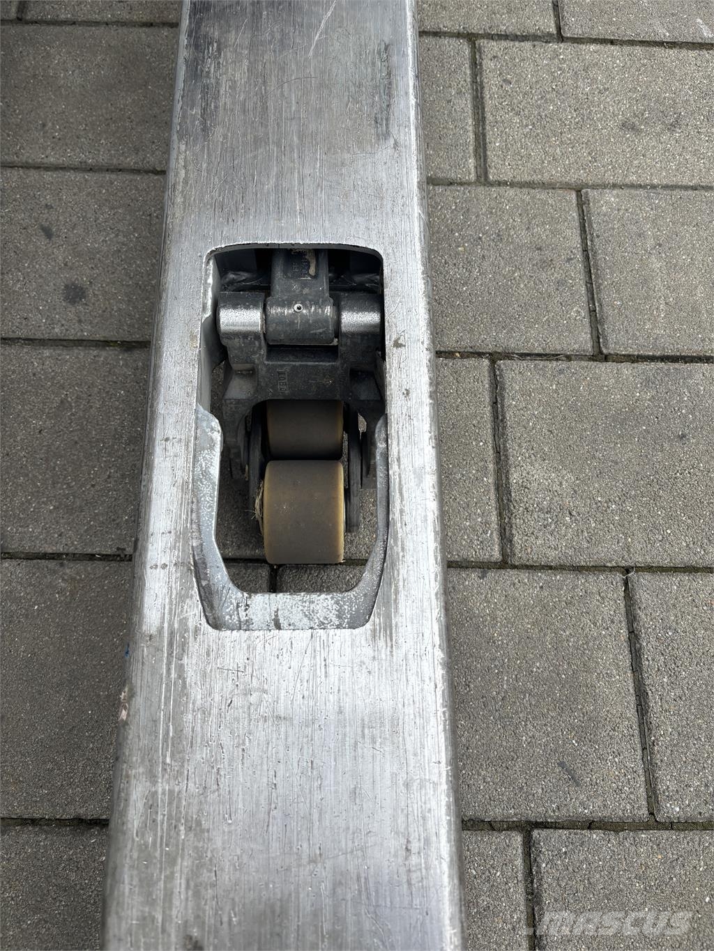 Still FXV14 Ajettavat pinoamisvaunut