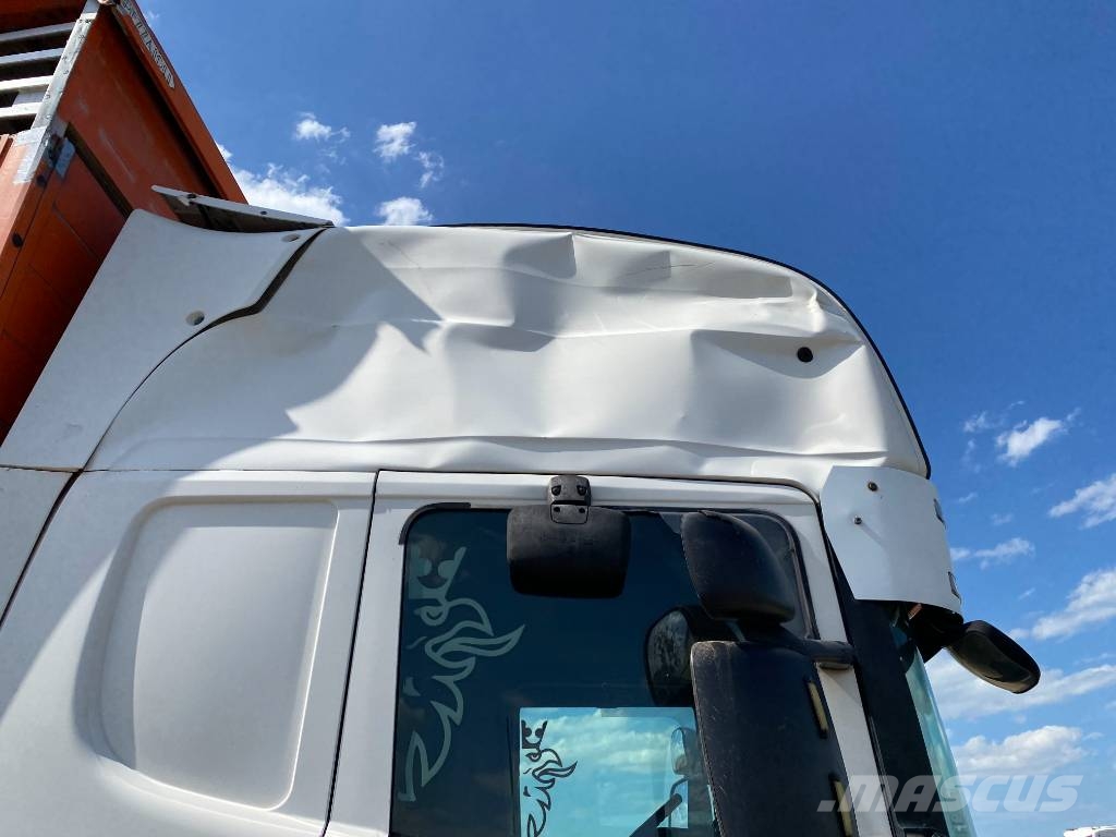 Scania R480LB 6x2MNA / PEZZAIOLI endommagé Tiertransporter