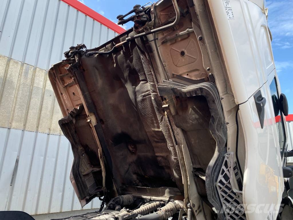 Scania R480LB 6x2MNA / PEZZAIOLI endommagé Tiertransporter