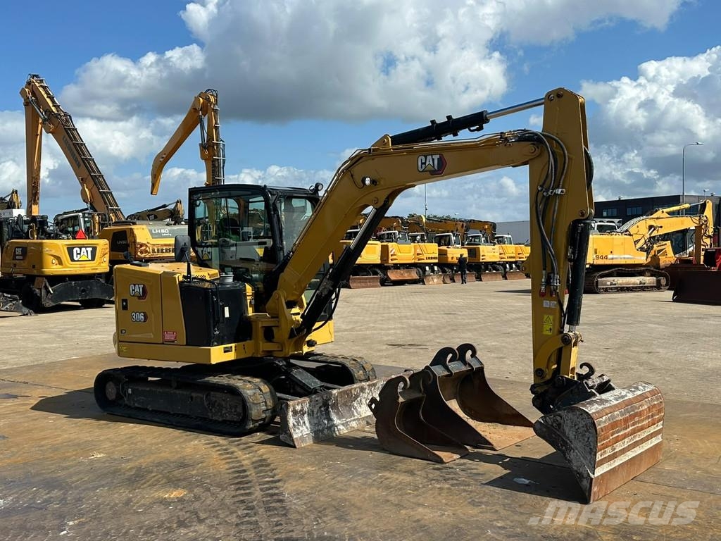 CAT 306 CR حفارات زحافة