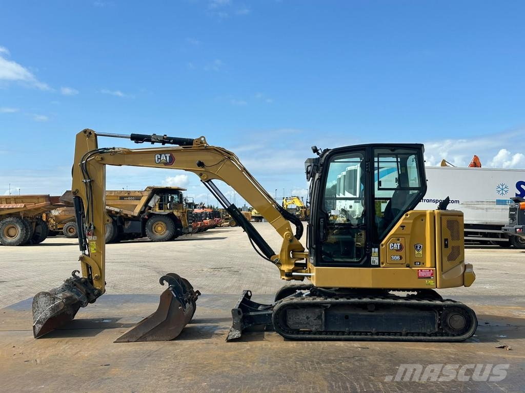 CAT 306 CR حفارات زحافة