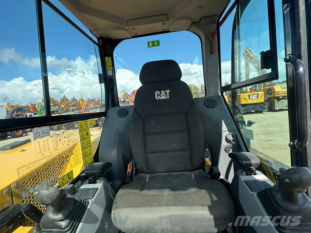 CAT 306 CR حفارات زحافة