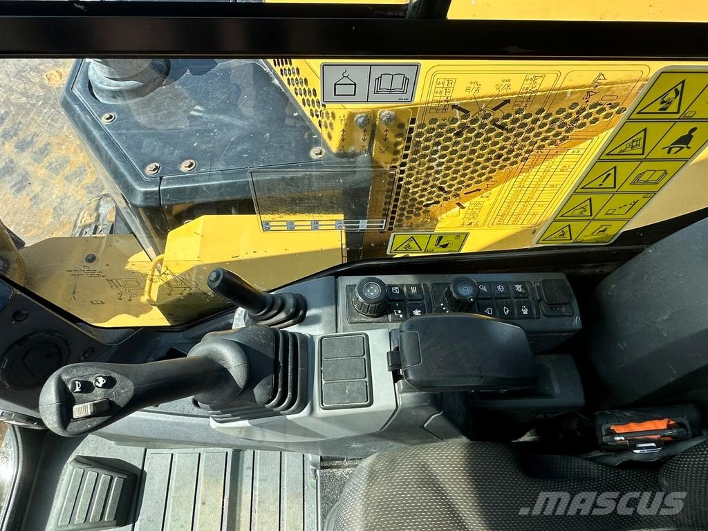CAT 306 CR حفارات زحافة