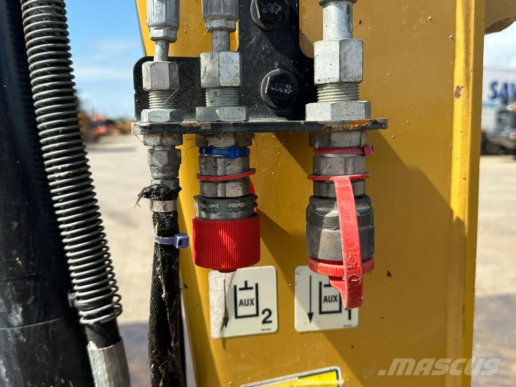 CAT 306 CR حفارات زحافة