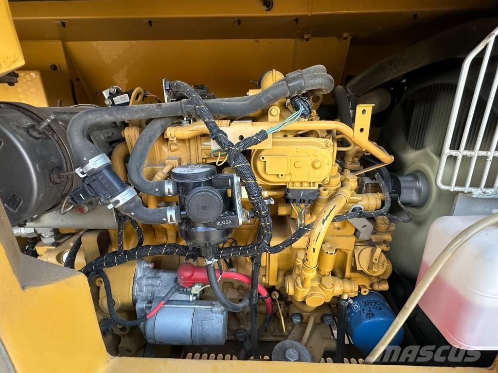 CAT 306 CR حفارات زحافة