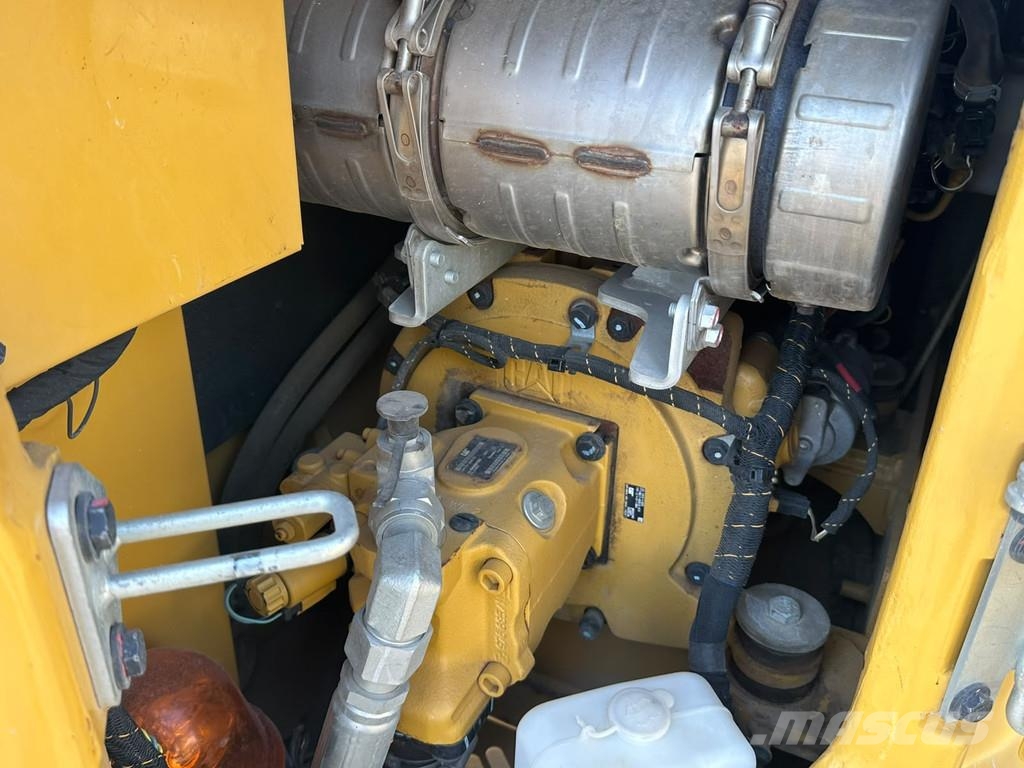 CAT 306 CR حفارات زحافة