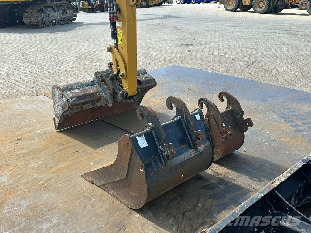 CAT 306 CR حفارات زحافة