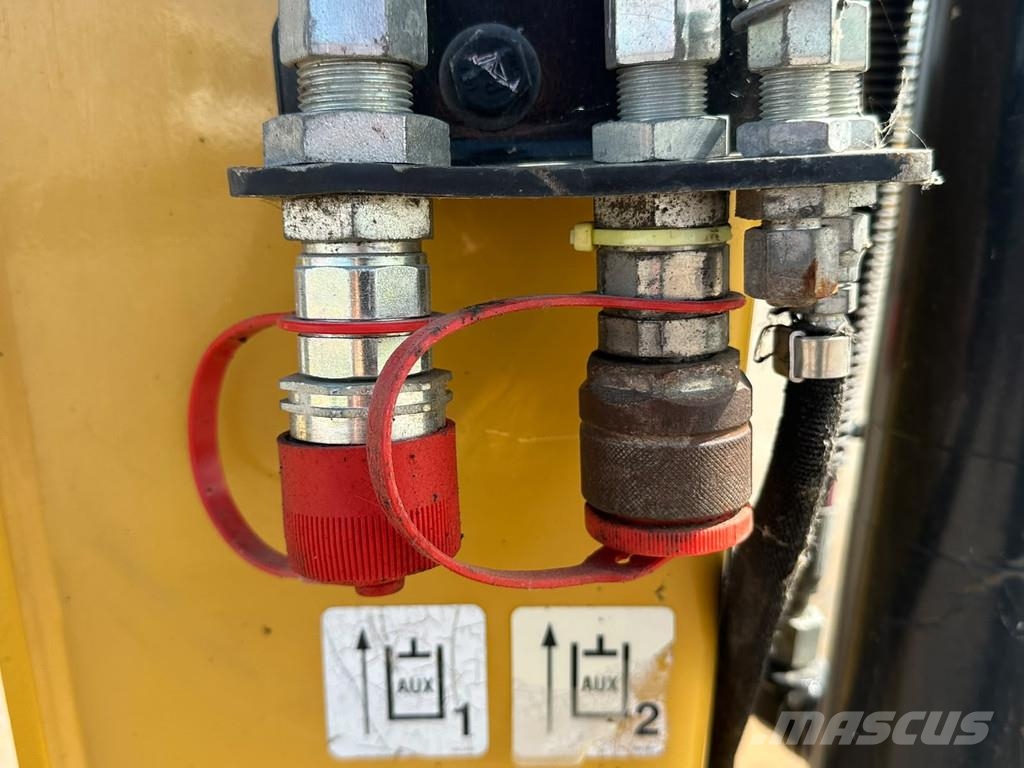 CAT 306 CR حفارات زحافة