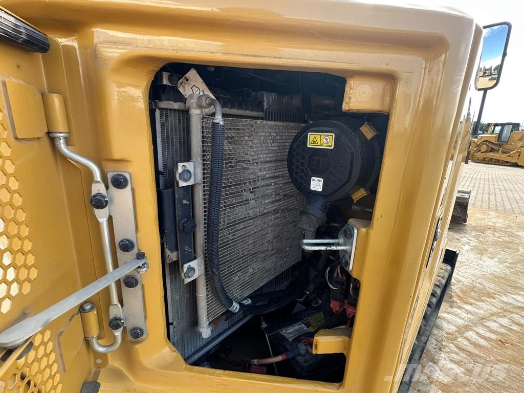 CAT 306 CR حفارات زحافة