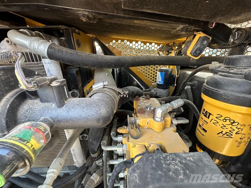 CAT 306 CR حفارات زحافة