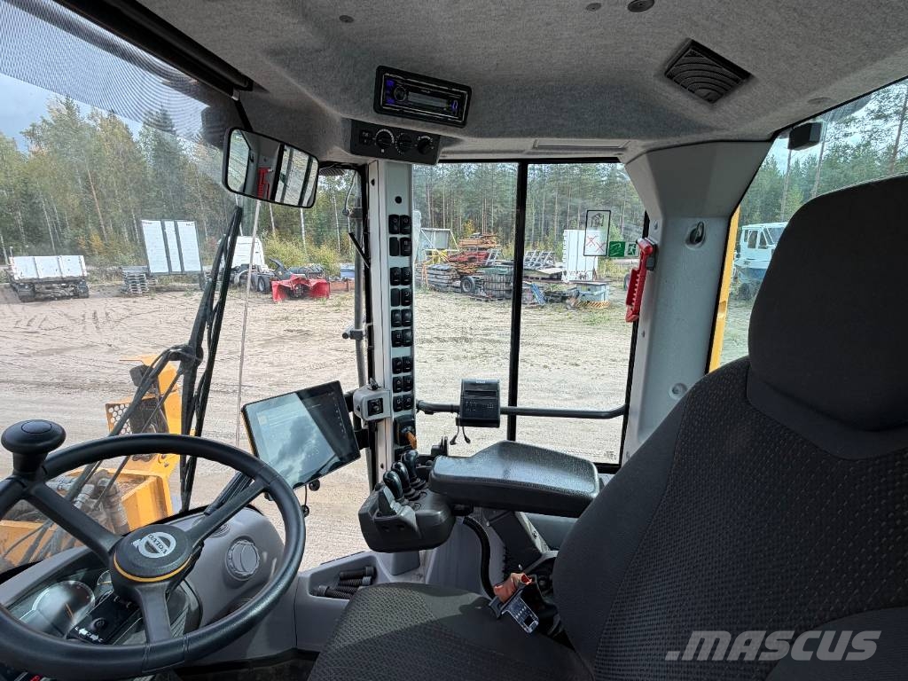 Volvo L 120 H لوادر بعجل