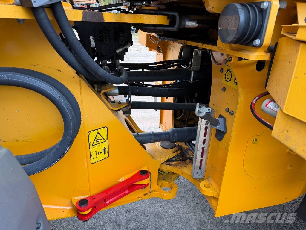 Volvo L 120 H لوادر بعجل