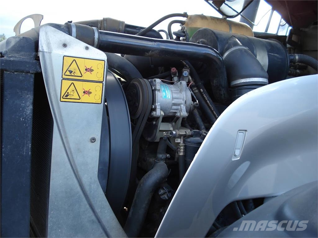 Valtra M150-4 Трактори