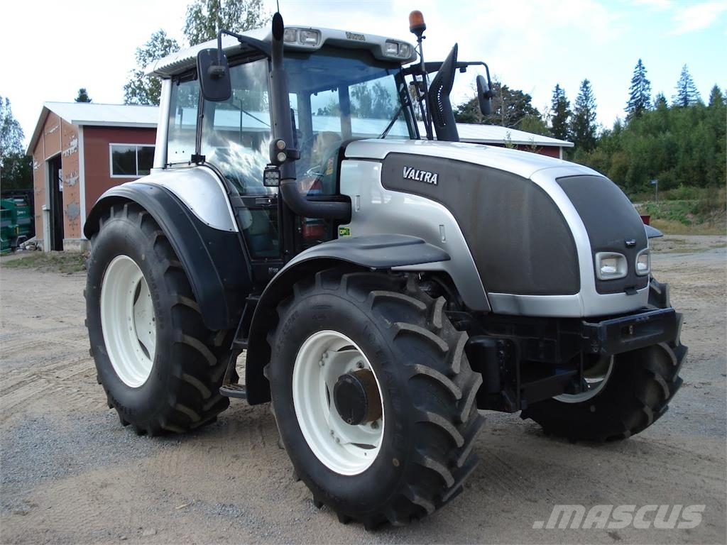 Valtra M150-4 Трактори