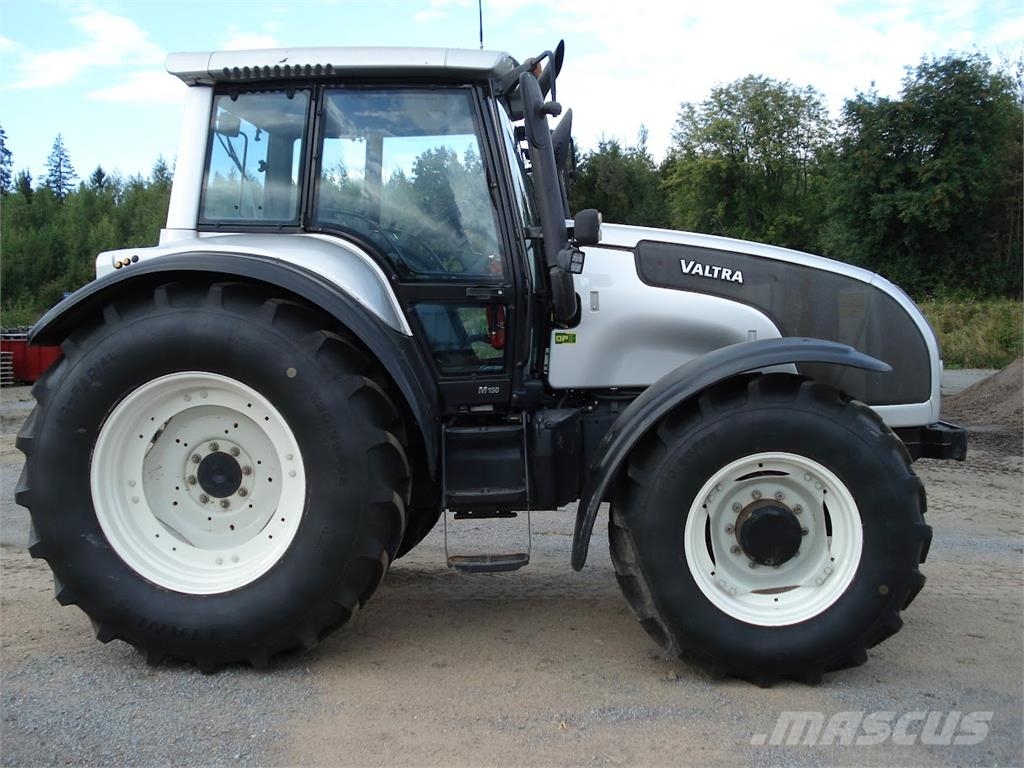 Valtra M150-4 Трактори