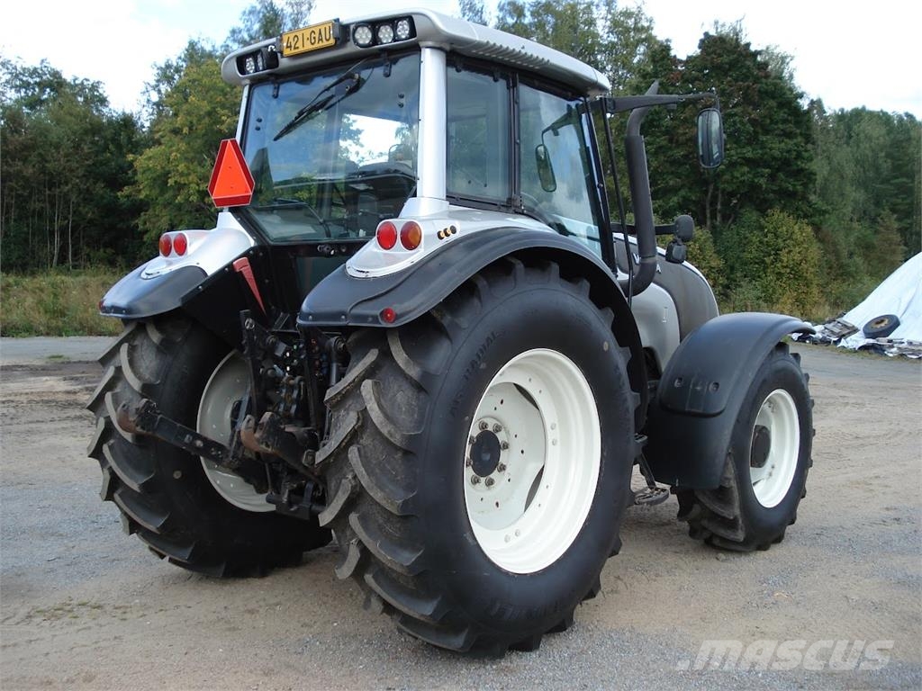 Valtra M150-4 Трактори