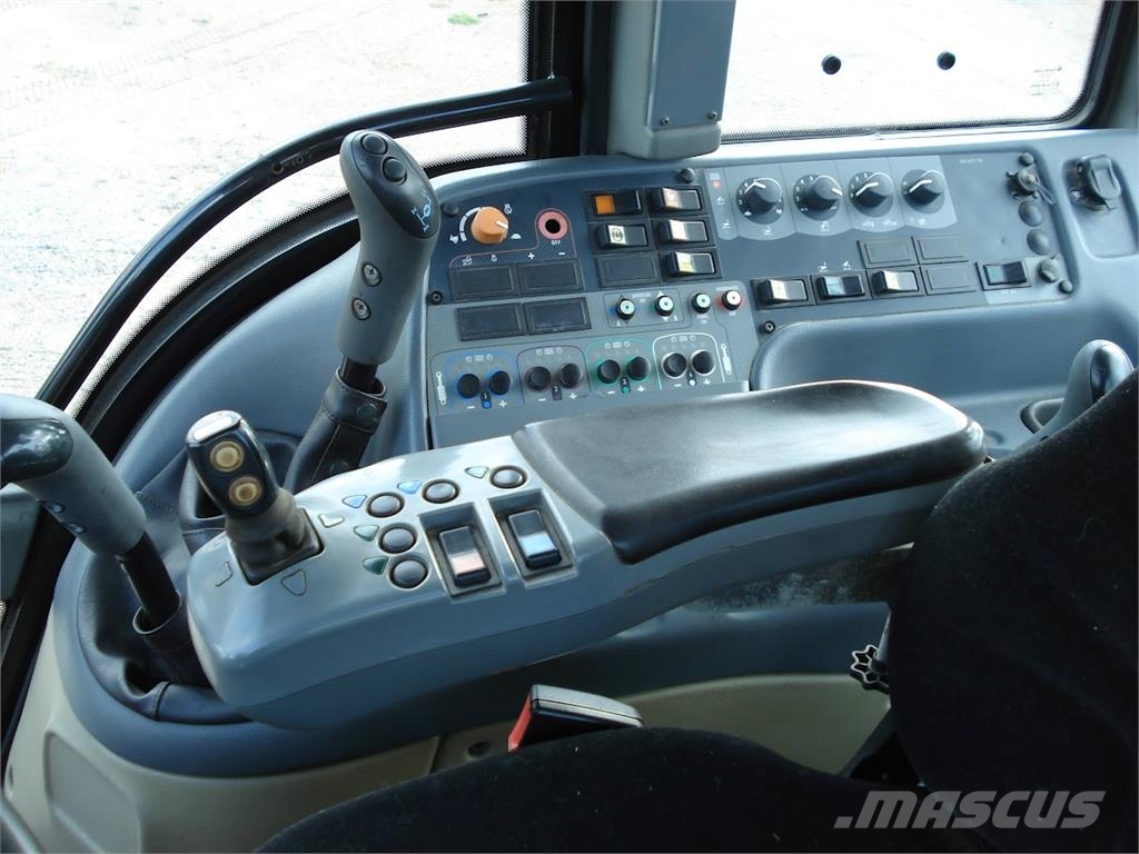 Valtra M150-4 Трактори