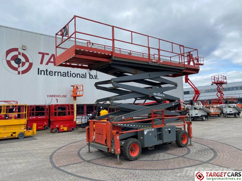 SkyJack SJ9250 RT Diesel Scissor Work Lift 1720cm Scissor lifts