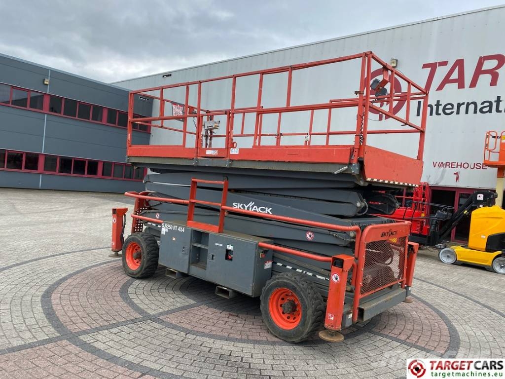 SkyJack SJ9250 RT Diesel Scissor Work Lift 1720cm Scissor lifts
