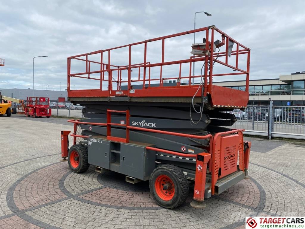 SkyJack SJ9250 RT Diesel Scissor Work Lift 1720cm Scissor lifts