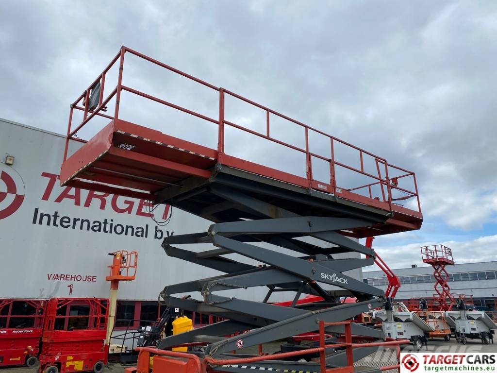 SkyJack SJ9250 RT Diesel Scissor Work Lift 1720cm Scissor lifts