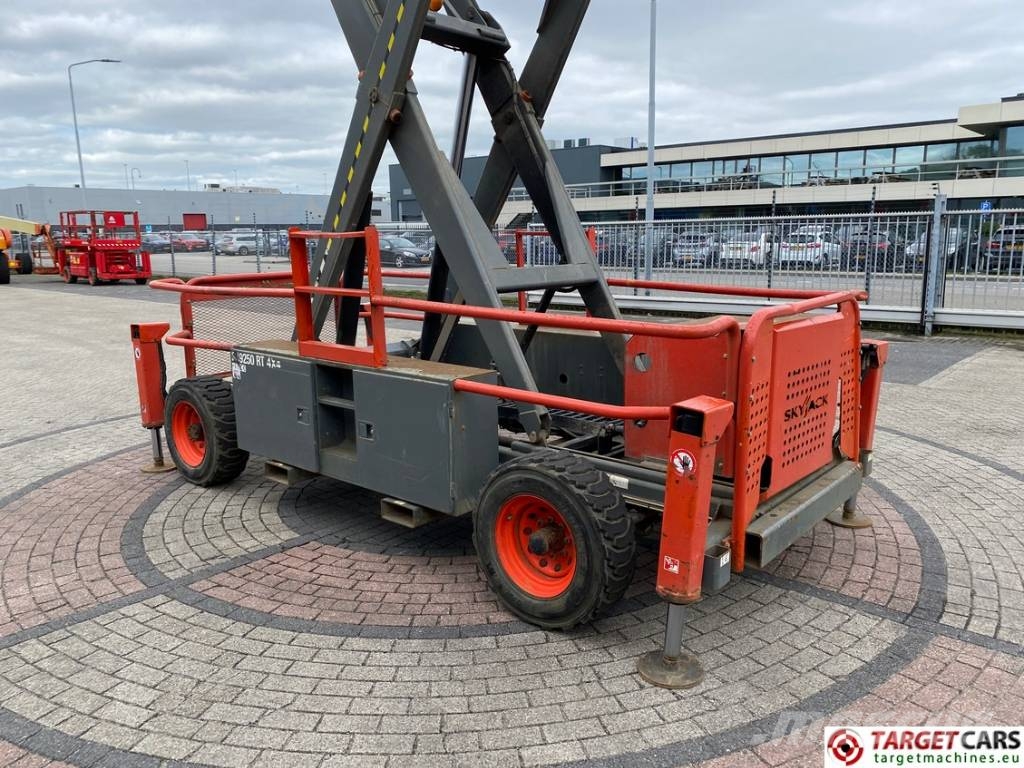SkyJack SJ9250 RT Diesel Scissor Work Lift 1720cm Scissor lifts