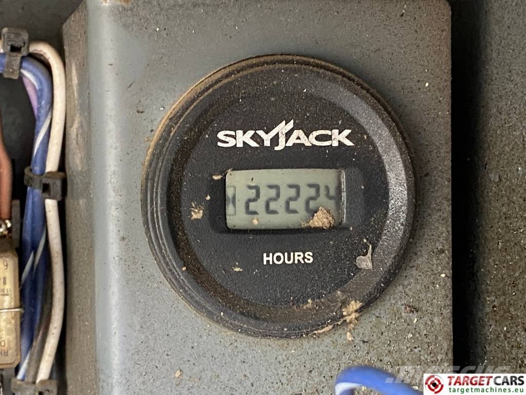 SkyJack SJ9250 RT Diesel Scissor Work Lift 1720cm Scissor lifts
