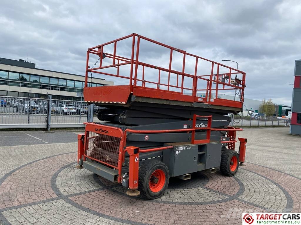SkyJack SJ9250 RT Diesel Scissor Work Lift 1720cm Scissor lifts