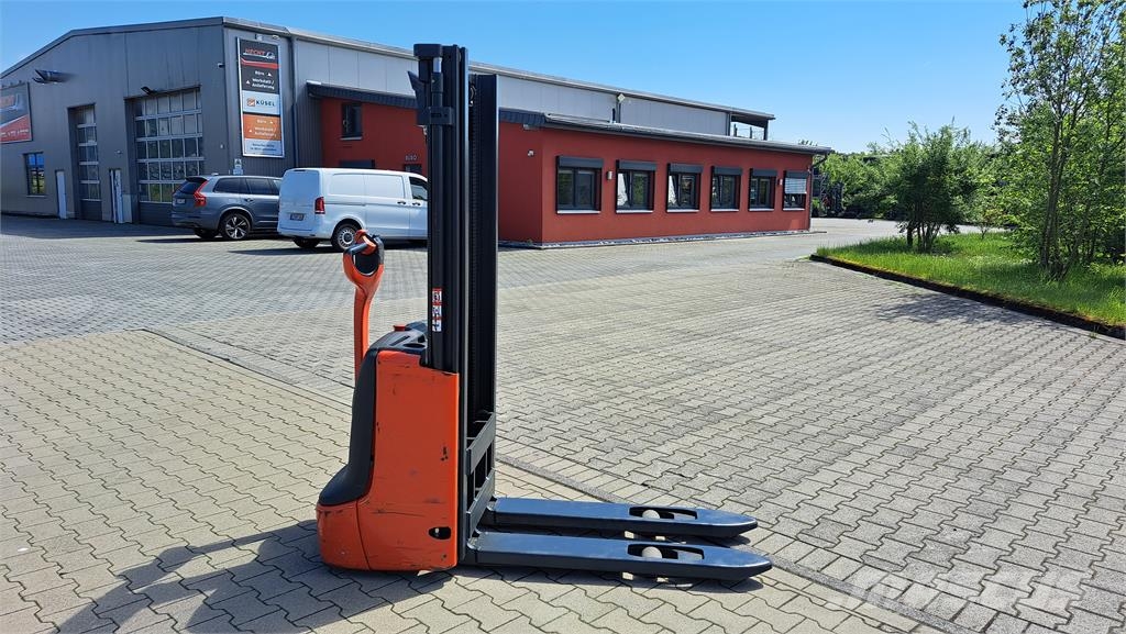 Linde L12- BR1172 Ajettavat pinoamisvaunut