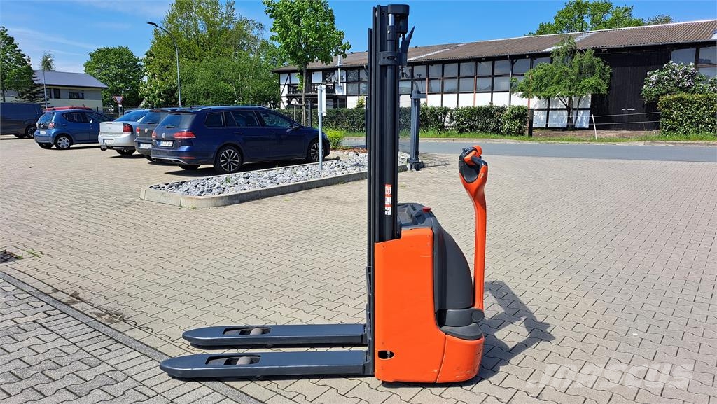 Linde L12- BR1172 Ajettavat pinoamisvaunut
